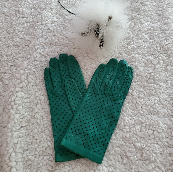 Vintage Accessories - SALE Italian Textured Teal Leather Gloves.